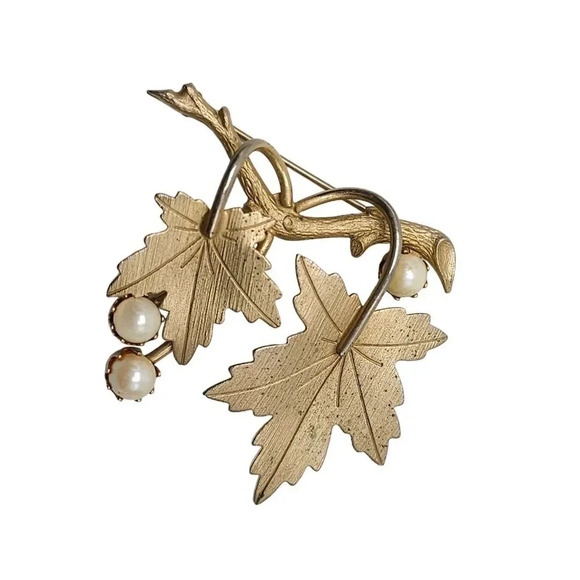 Sarah Coventry Vintage 1960's Gold Tone Grape Leaves and Pearls Brooch Pin - Picture 2 of 5